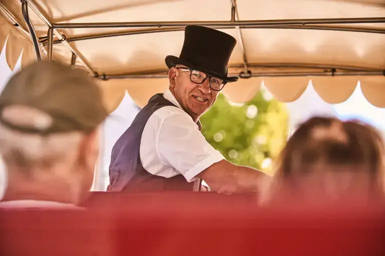 E-Kutsche FAQ – Auch Dirk Trommler beantwortet häufig gestellte Fragen bei seinen Kutschfahrten